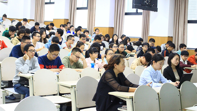 材料学院举办大学生网络信贷安全教育讲座
