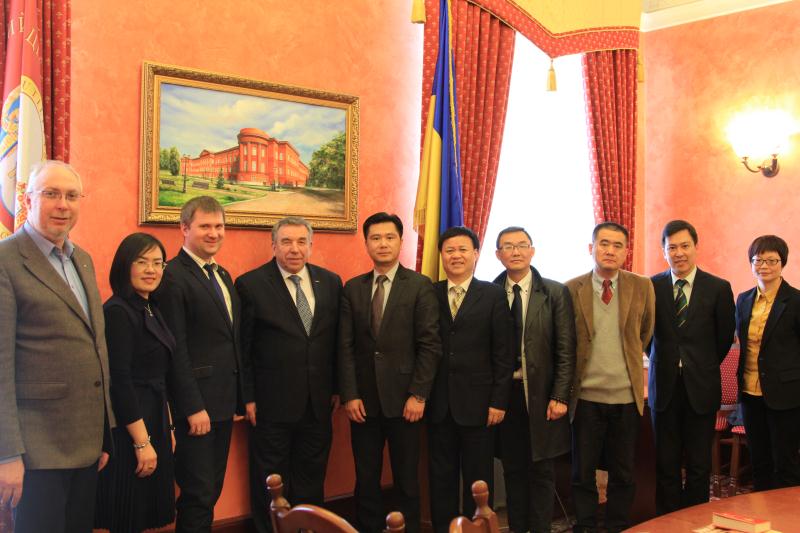 推动中外合作办学 重庆大学代表团访问乌克兰