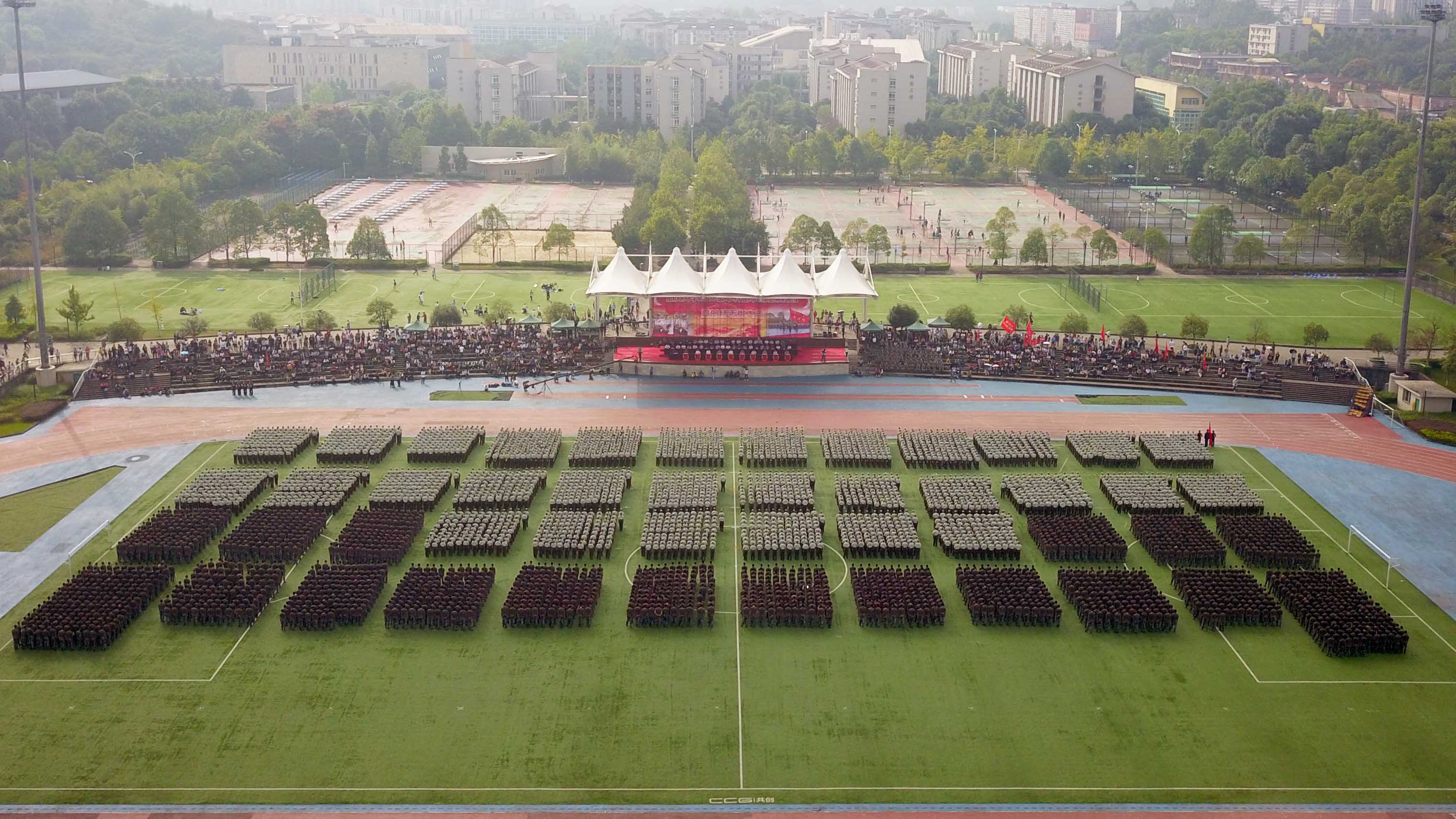 重庆大学举行2018级本科新生军训汇演暨总结