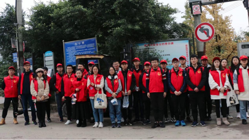 化学化工学院志愿者开展梁滩河回访活动140.png