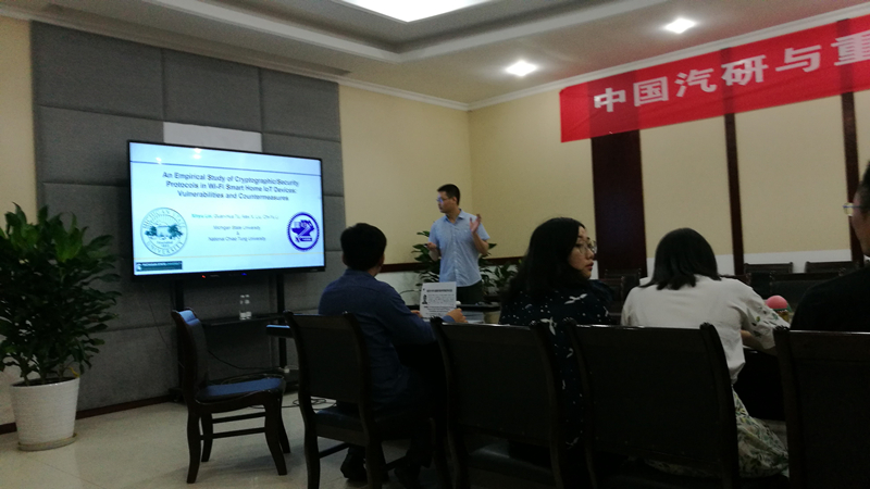 雷新雨博士报告会-现场_副本.jpg