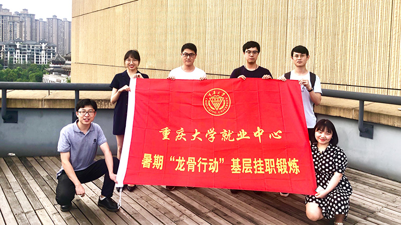 展览馆合照.jpg