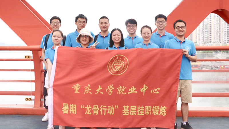 00桥上合照_衣襟处修图了的.jpg
