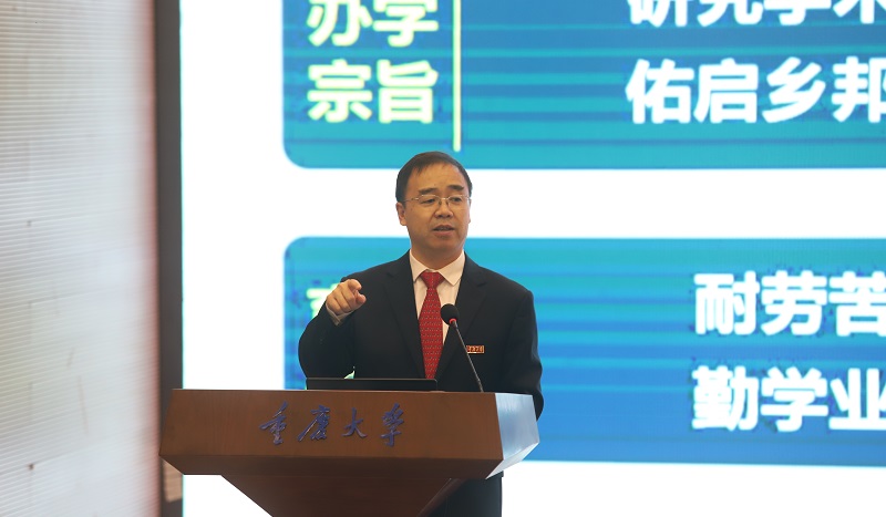 校长抓拍.jpg