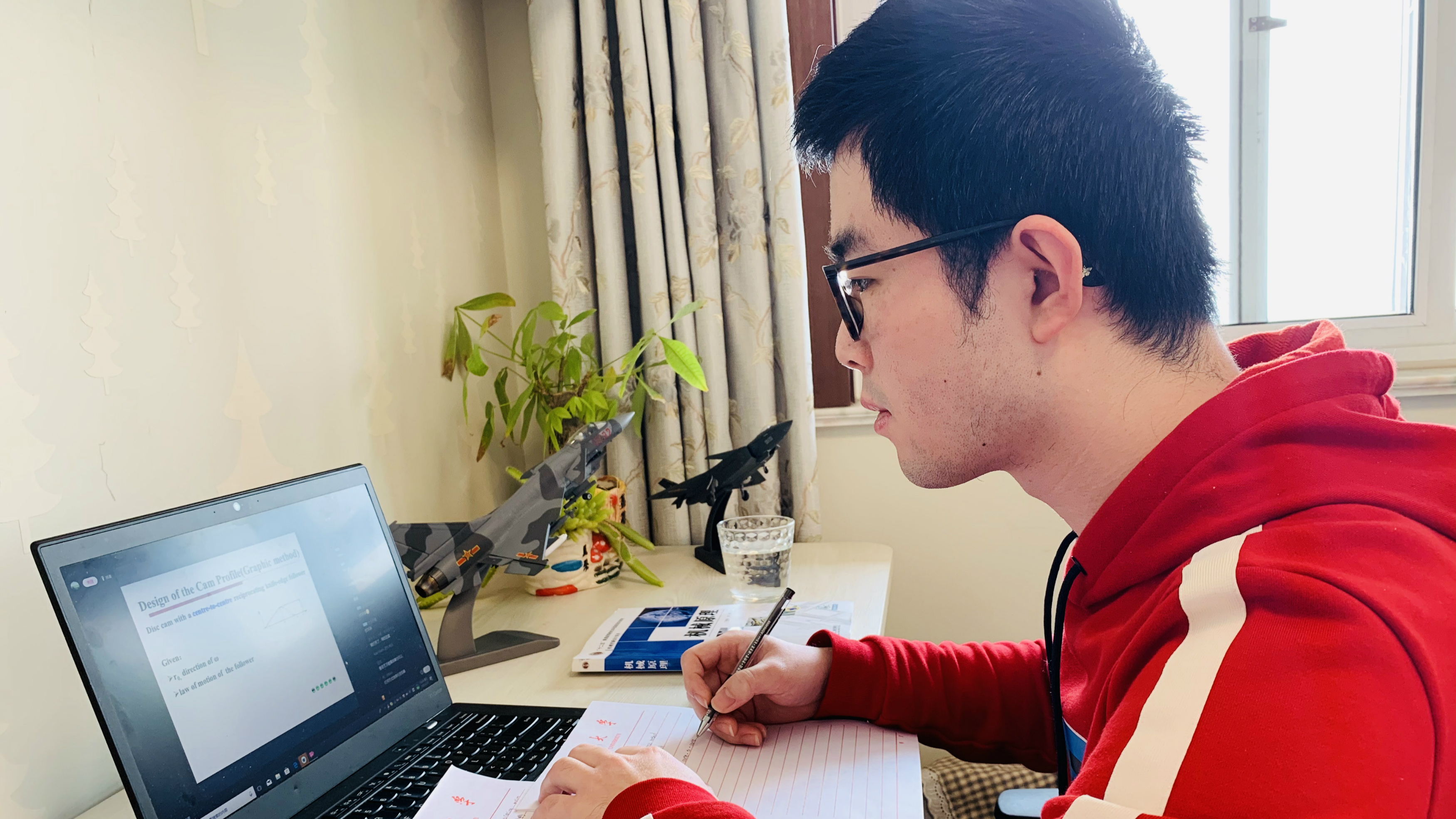 学生线上学习图片1_meitu_2.jpg