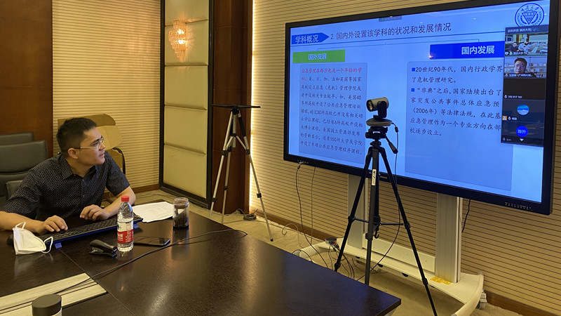刘炳胜院长汇报.jpg
