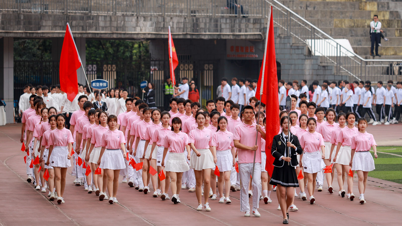 1619488033190245.jpg 运动会4_副本.jpg