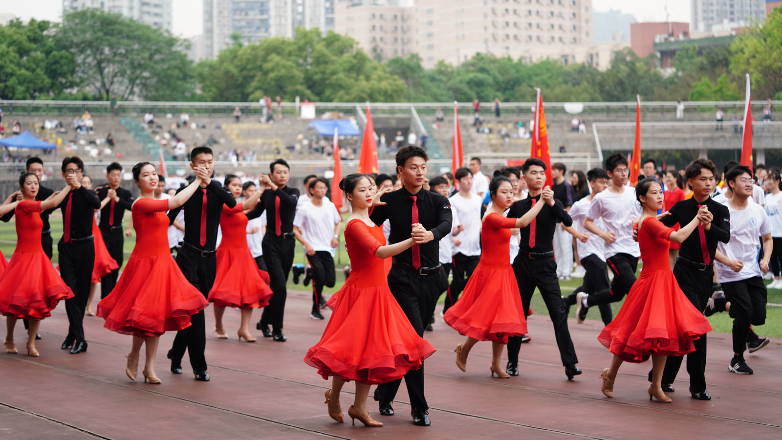 1619488372683929.jpg 运动会3_副本.jpg