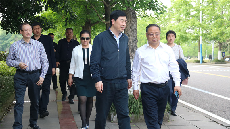 舒书记_副本.jpg
