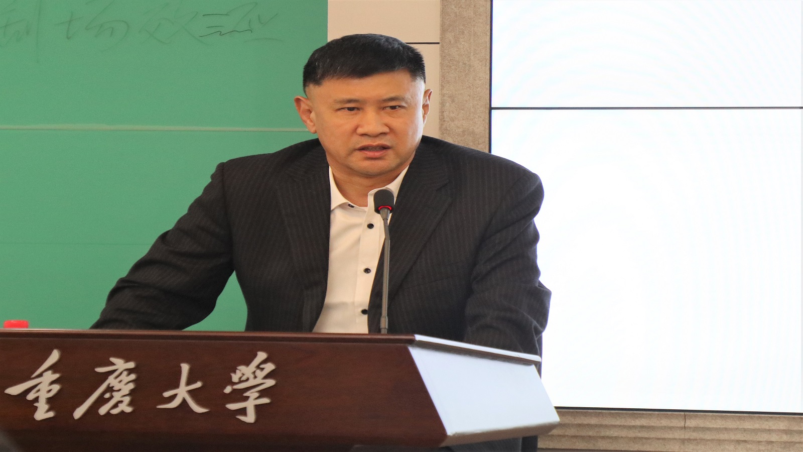 王东教授.JPG