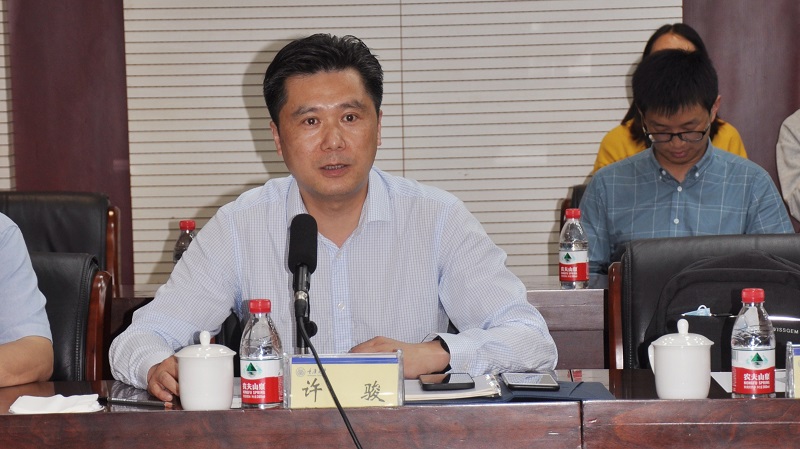 P3-许骏讲话.jpg