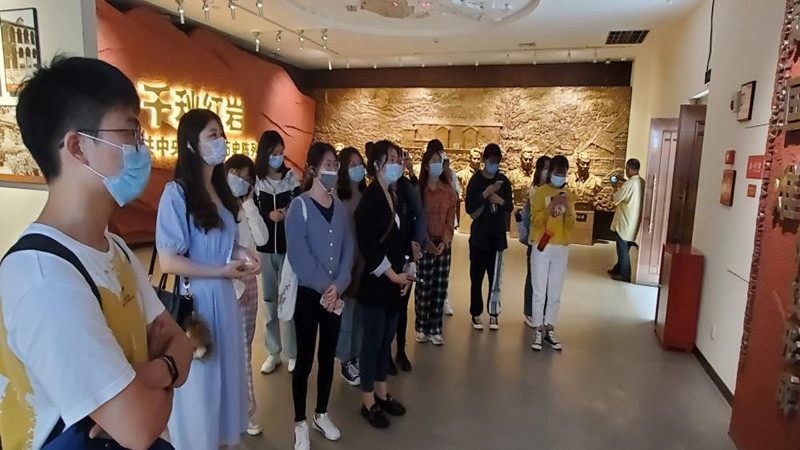 新党员红岩革命纪念馆参观照片_副本.jpg