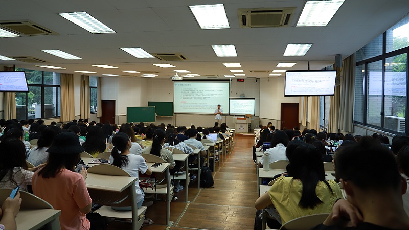 年级大会1.JPG