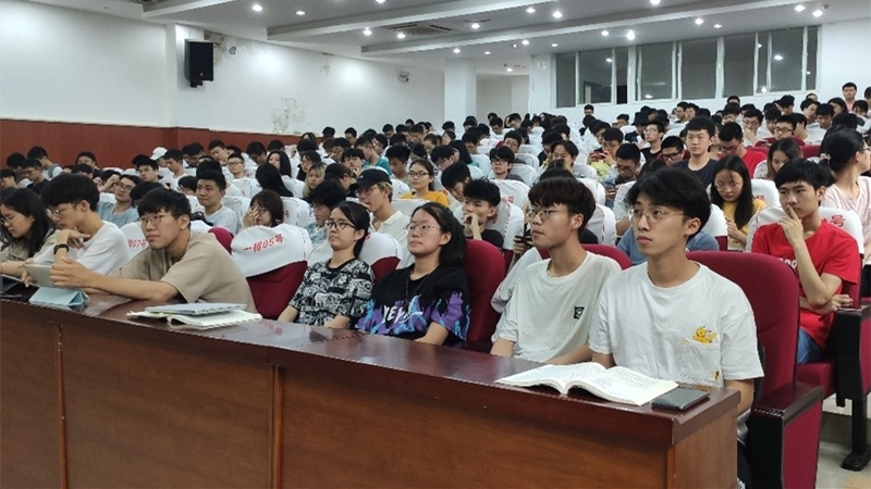 大数据与软件学院本科2019级节前年级大会2.jpg