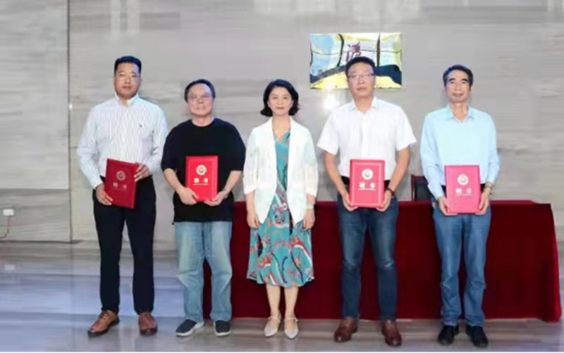 新闻稿-重庆大学与遵义中院举行合作签约、基地挂牌及专家受聘仪式859.png