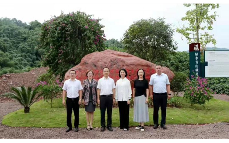 新闻稿-重庆大学与遵义中院举行合作签约、基地挂牌及专家受聘仪式985.png