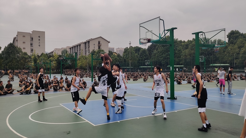 大数据与软件学院2021年研究生新老生篮球友谊赛2.jpg