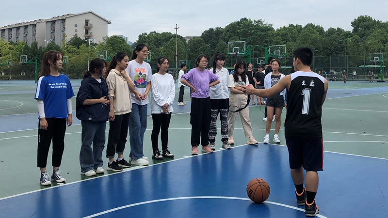 大数据与软件学院2021年研究生新老生篮球友谊赛3.jpg