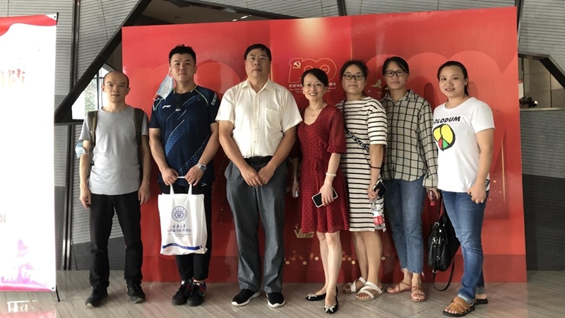 大数据与软件学院教工支部党员观看红色电影《王良军长》.jpg