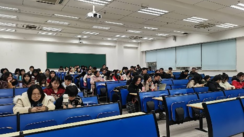 年级大会.jpg