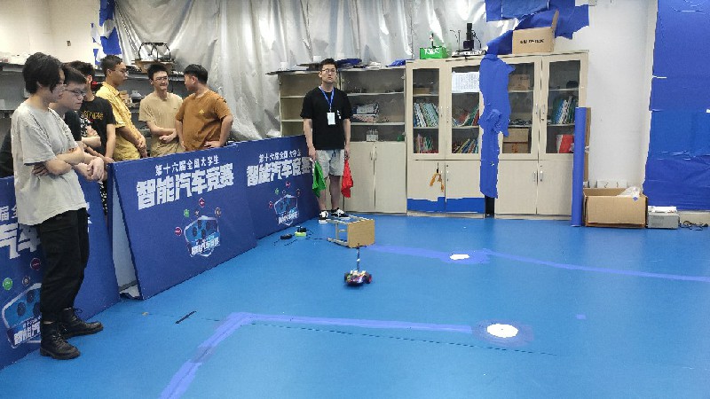 图二 信标组比赛现场~2.jpg