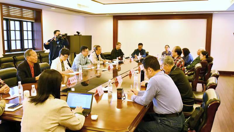 1653098516956161.jpg 座谈会3.jpg