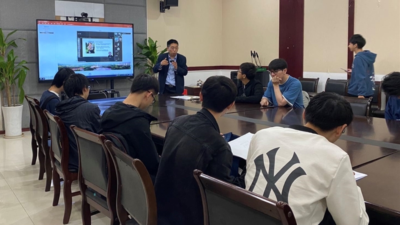 学院举办“扬帆远航”优秀校友生涯引领活动1.jpg