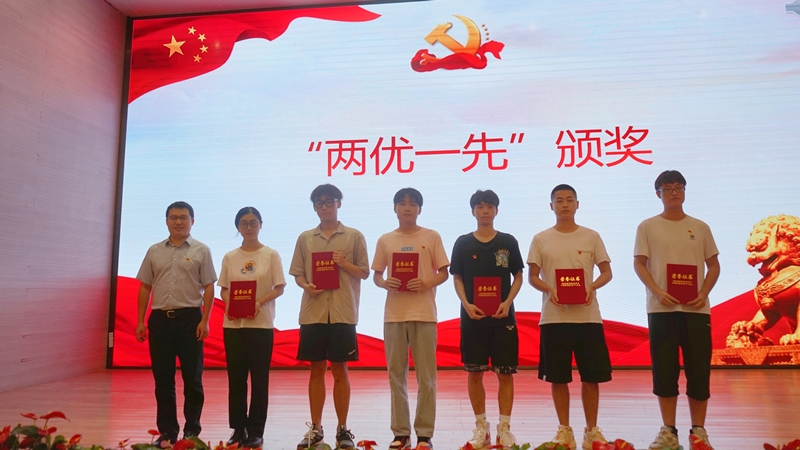20220623-学院2022年七一党员大会7.jpg