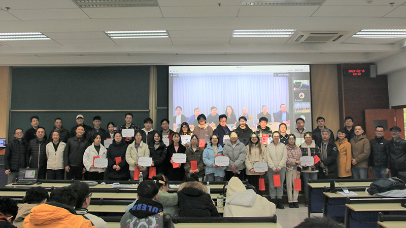 07 获奖同学与老师合影.JPG