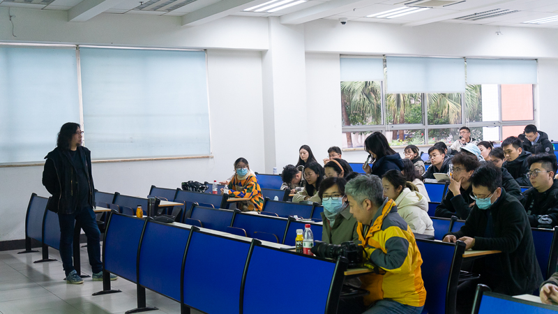 05学生向张斌老师提问请教.jpg