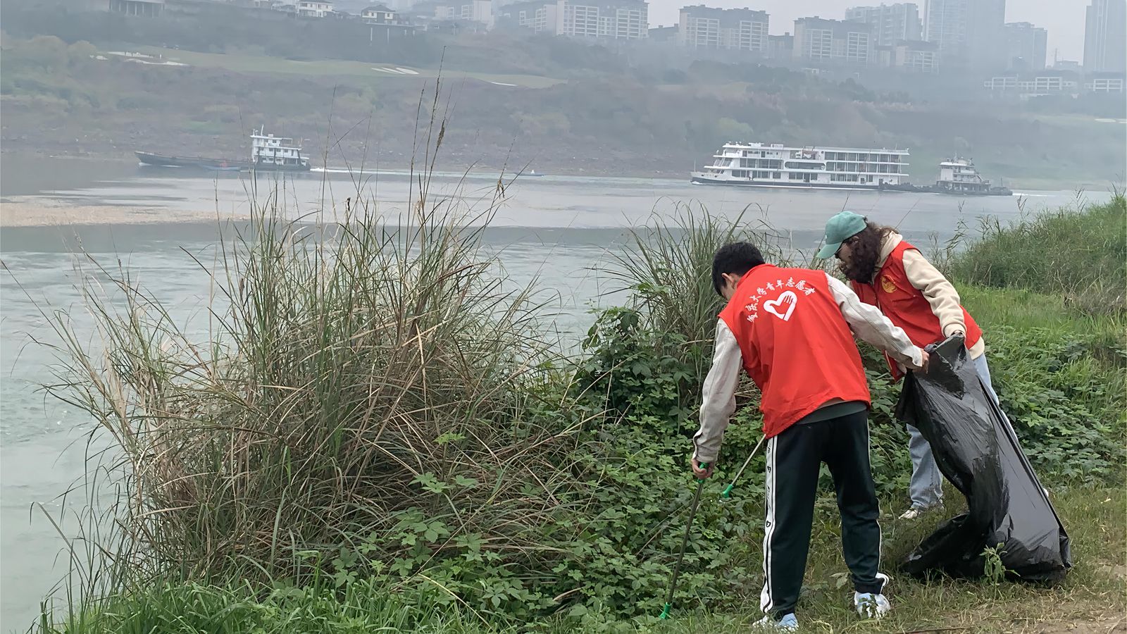 1678247608909434.jpg 3.重庆大学“河小青”志愿者服务队_副本.jpg