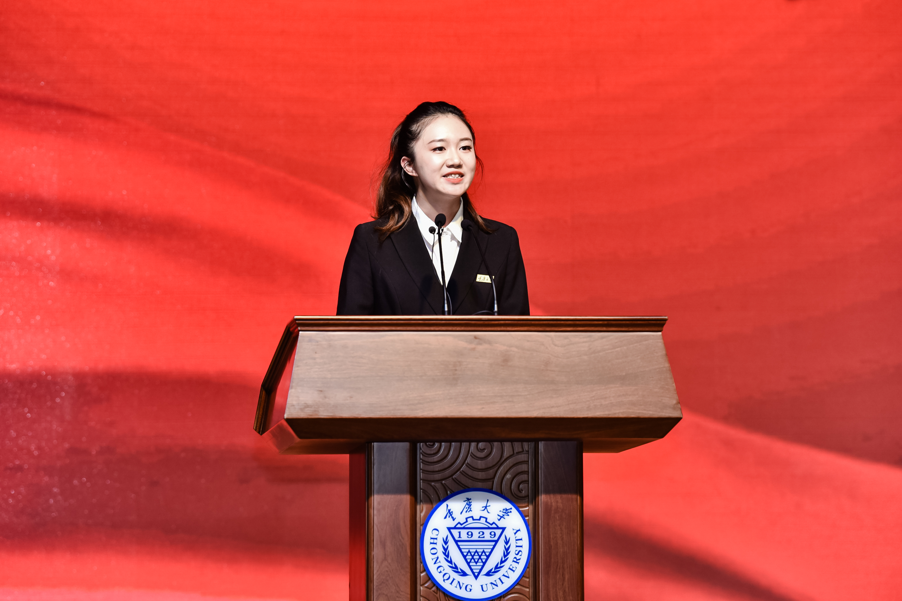 图7 学生年度人物本科生代表李坤荦发言.jpg