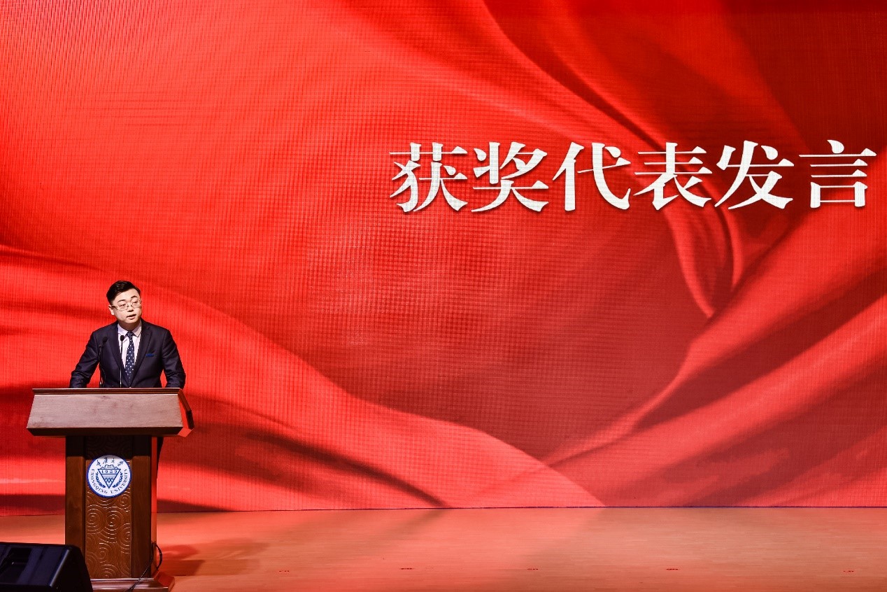 图8 学生年度人物研究生代表丰宇宸发言.jpg
