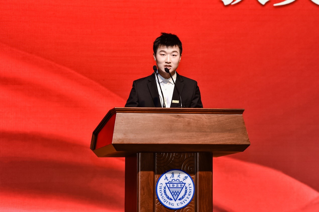 图9 十佳先进班集体学生代表陈柳吉发言.jpg