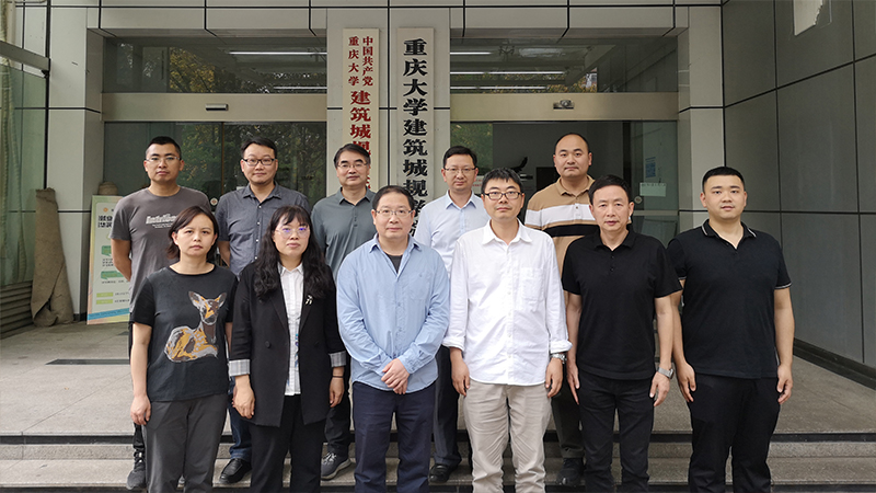 09参会人员合影留念.jpg
