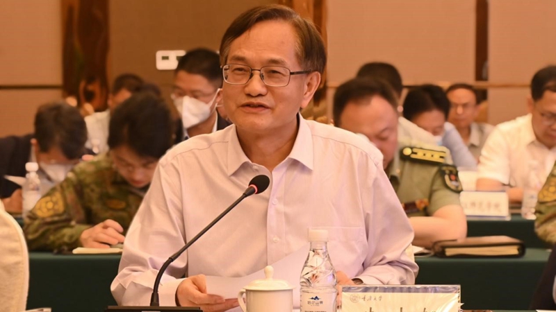 科技委委员、重庆大学校长助理朱才朝代表科技委秘书处汇报2022年工作总结和2023年工作要点.jpg