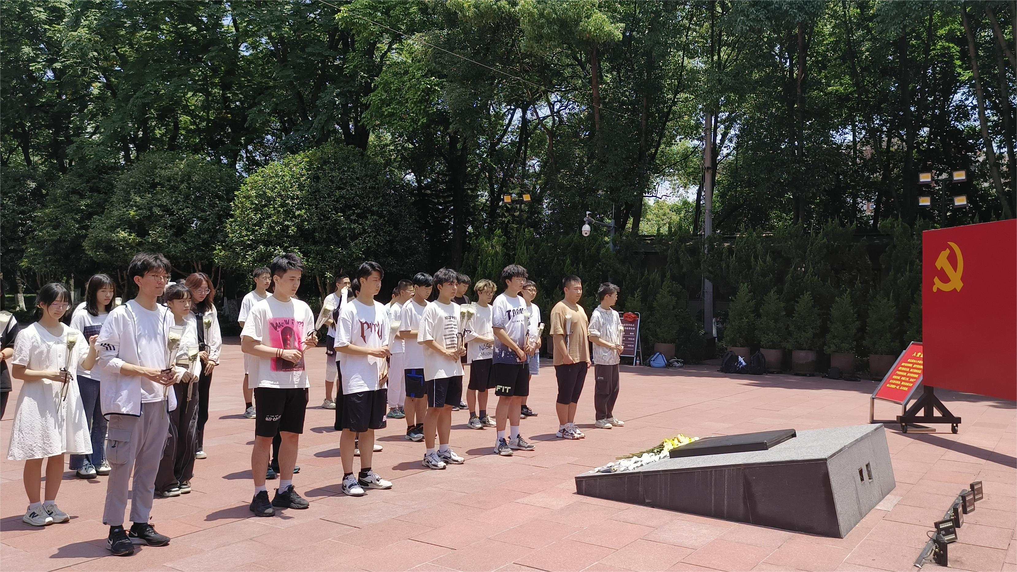 本科生院“传承戎光·重大起航”实践团2.jpg