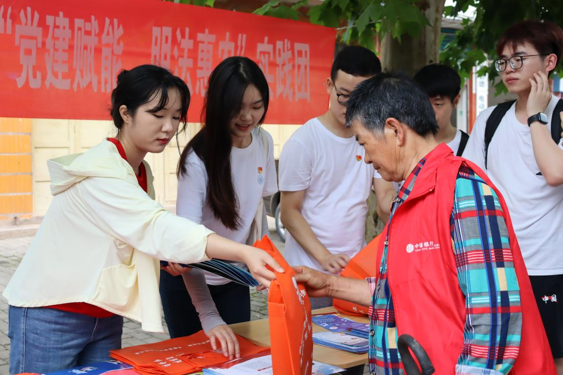 法学院“党建赋能，明法惠农”实践团.png