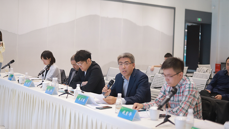 02李月臣教授宣读.jpg