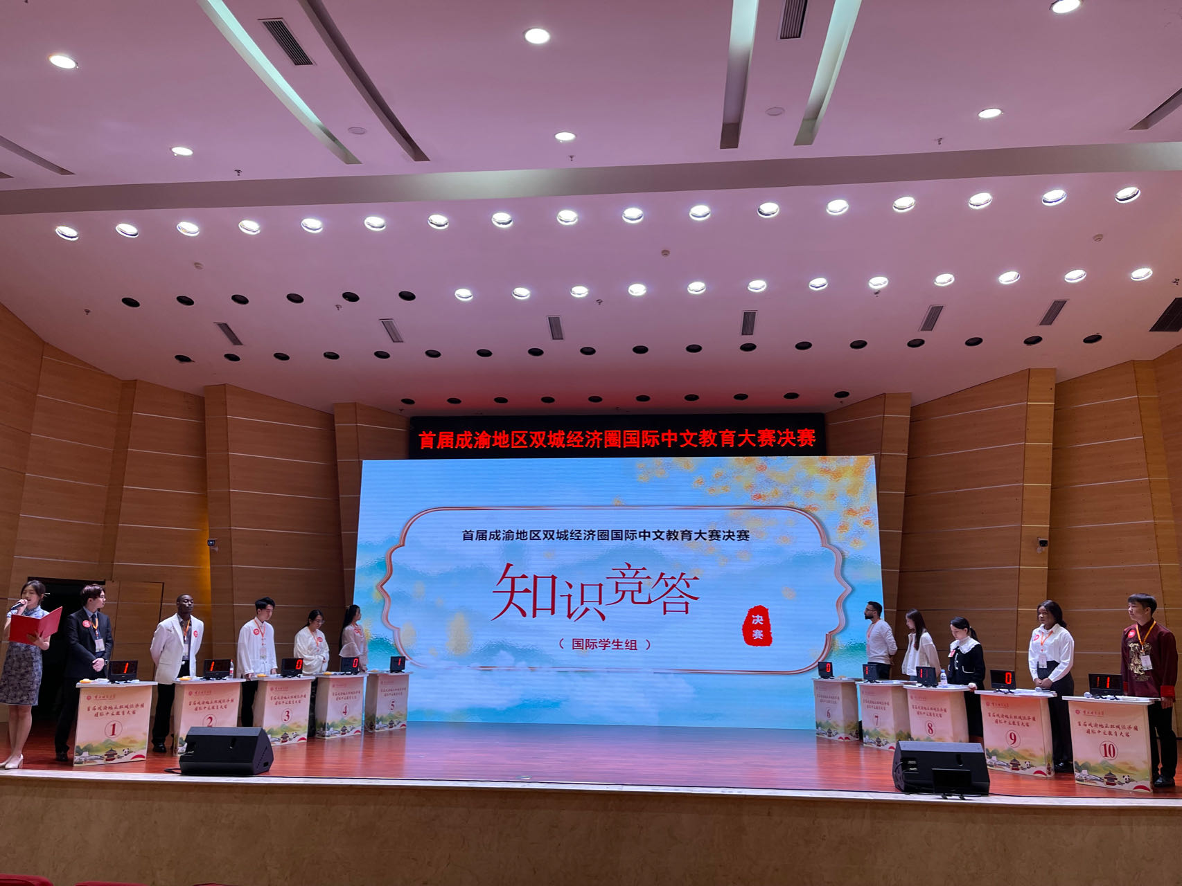 1697790005810529.jpg 留学生现场.jpg