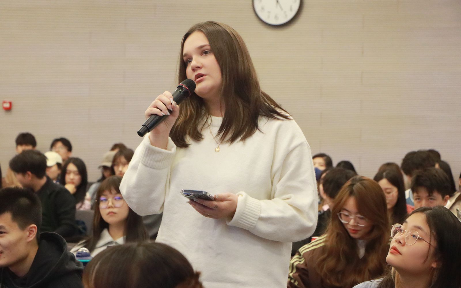 1697794062507815.jpg 7.俄罗斯留学生雅娜_副本.jpg