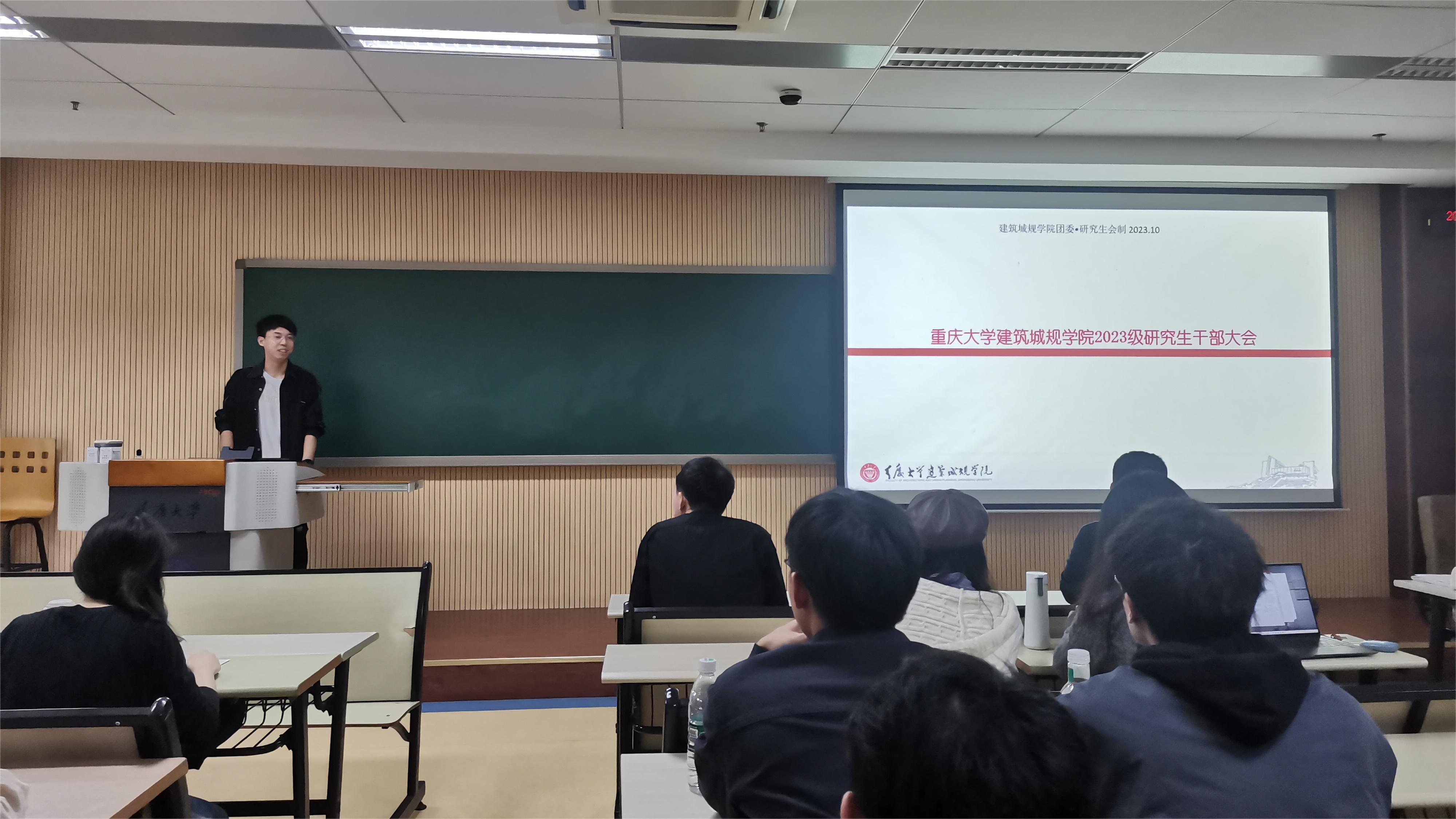 【照片2】主持人柳代朋发言.jpg