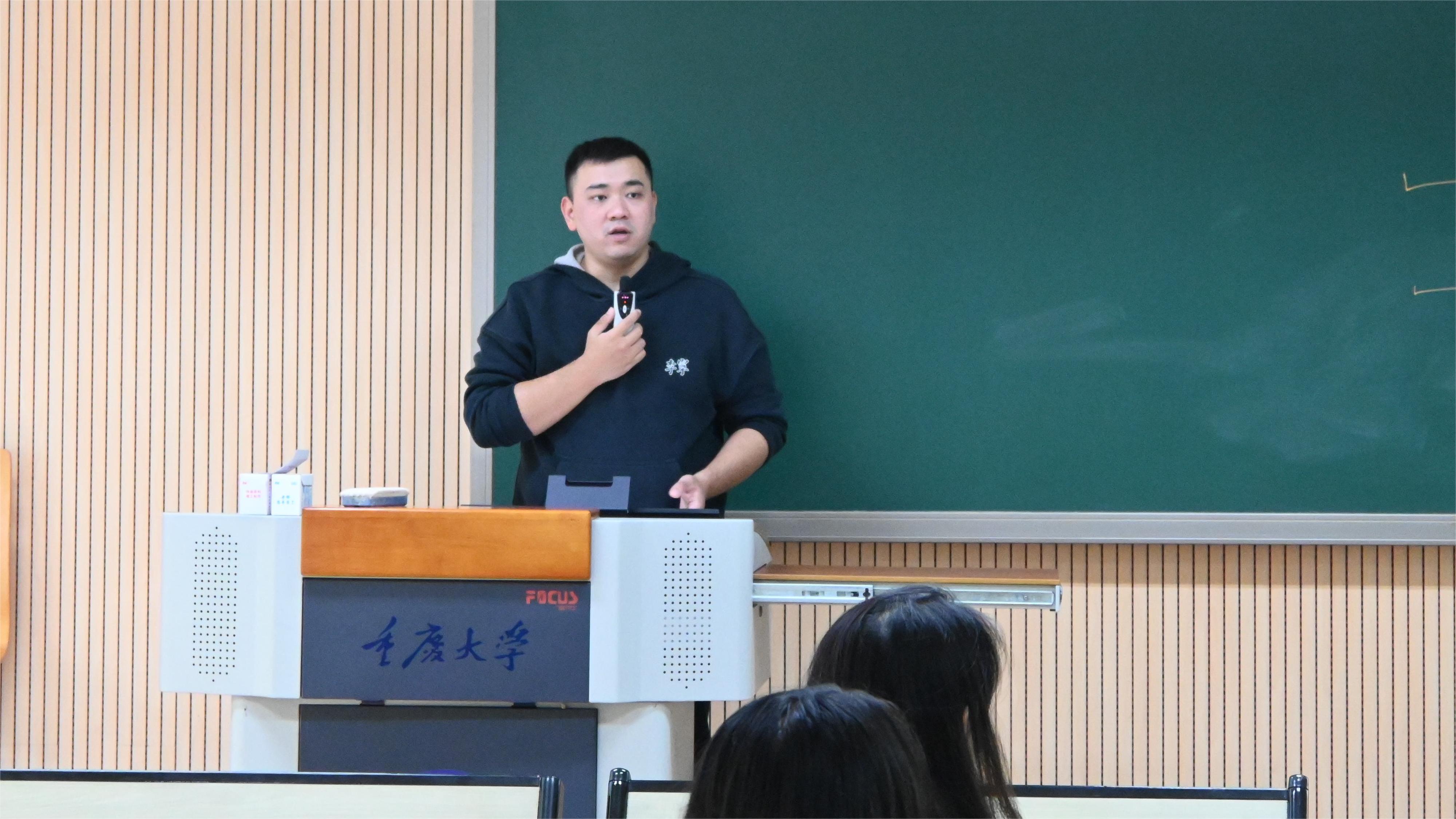 【照片5】陈得文发言.JPG