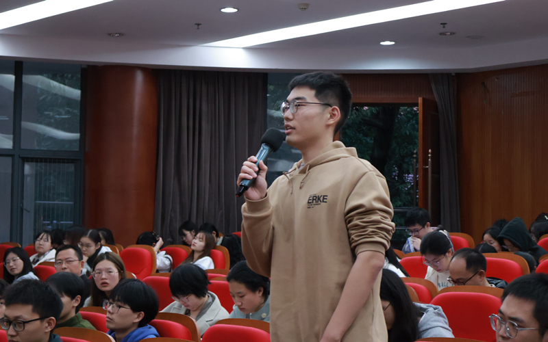 学生提问环节-2_副本.jpg