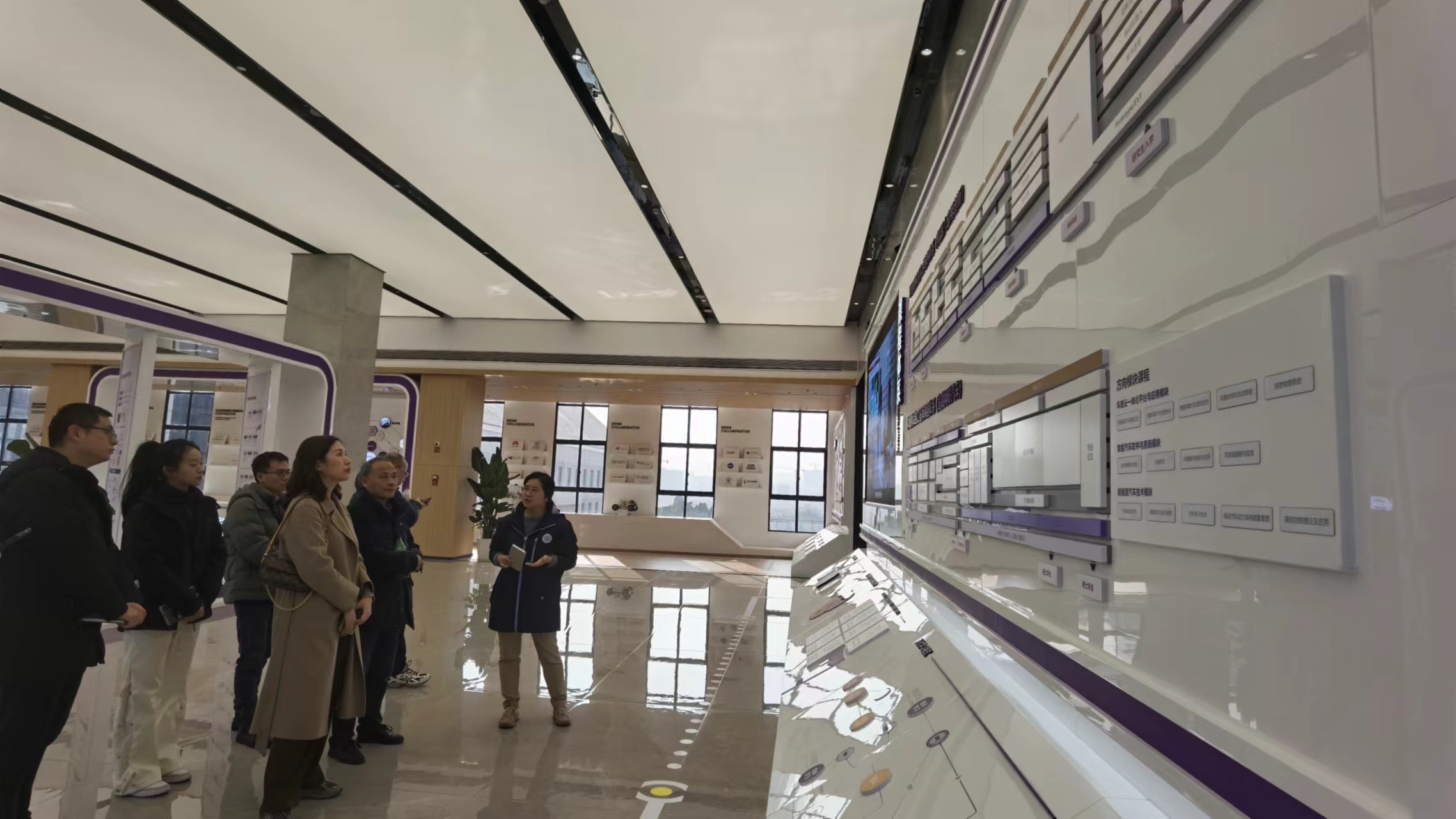 参观卓越工程师学院.jpg