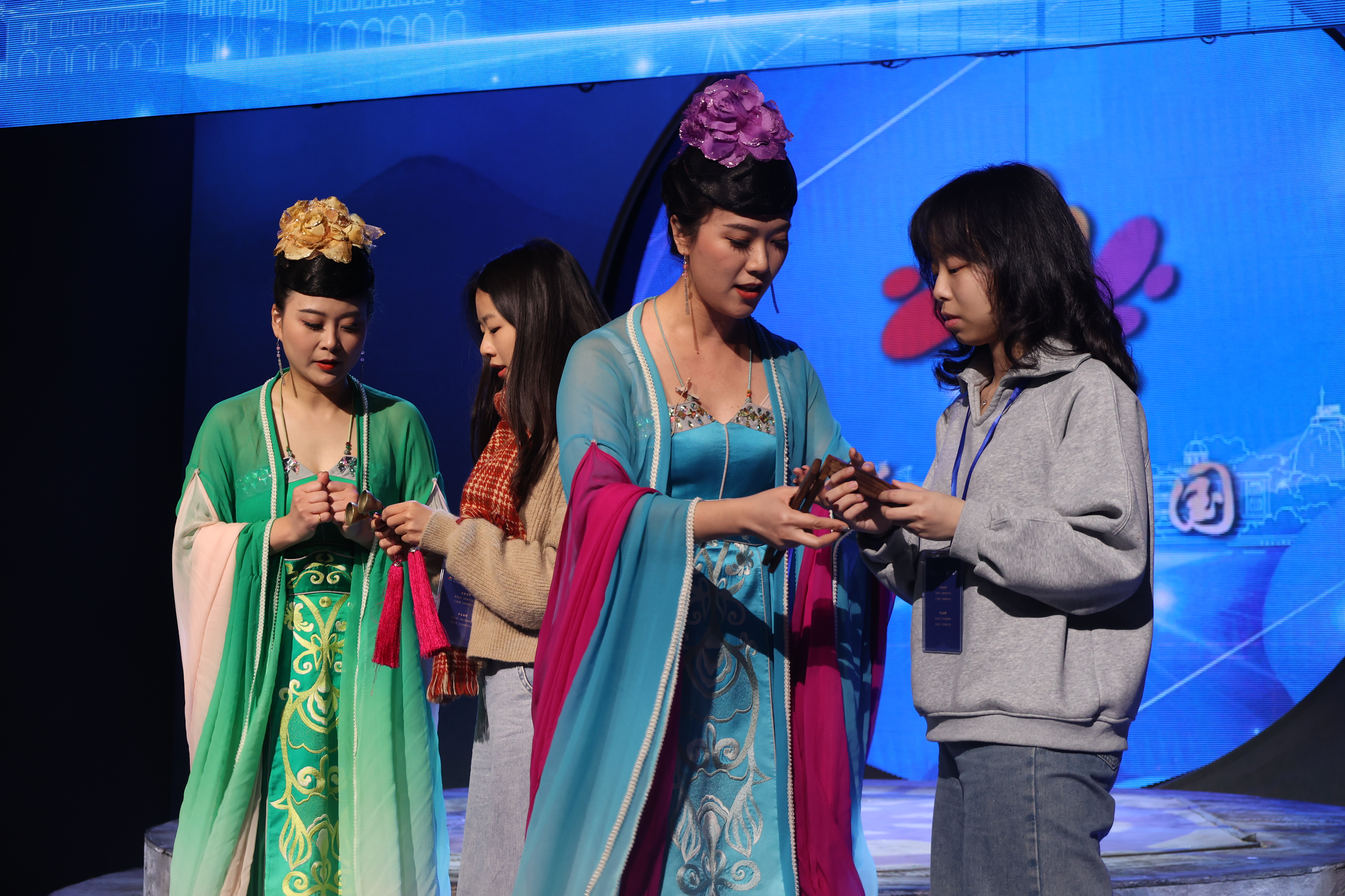 6体验南音乐器演奏.JPG