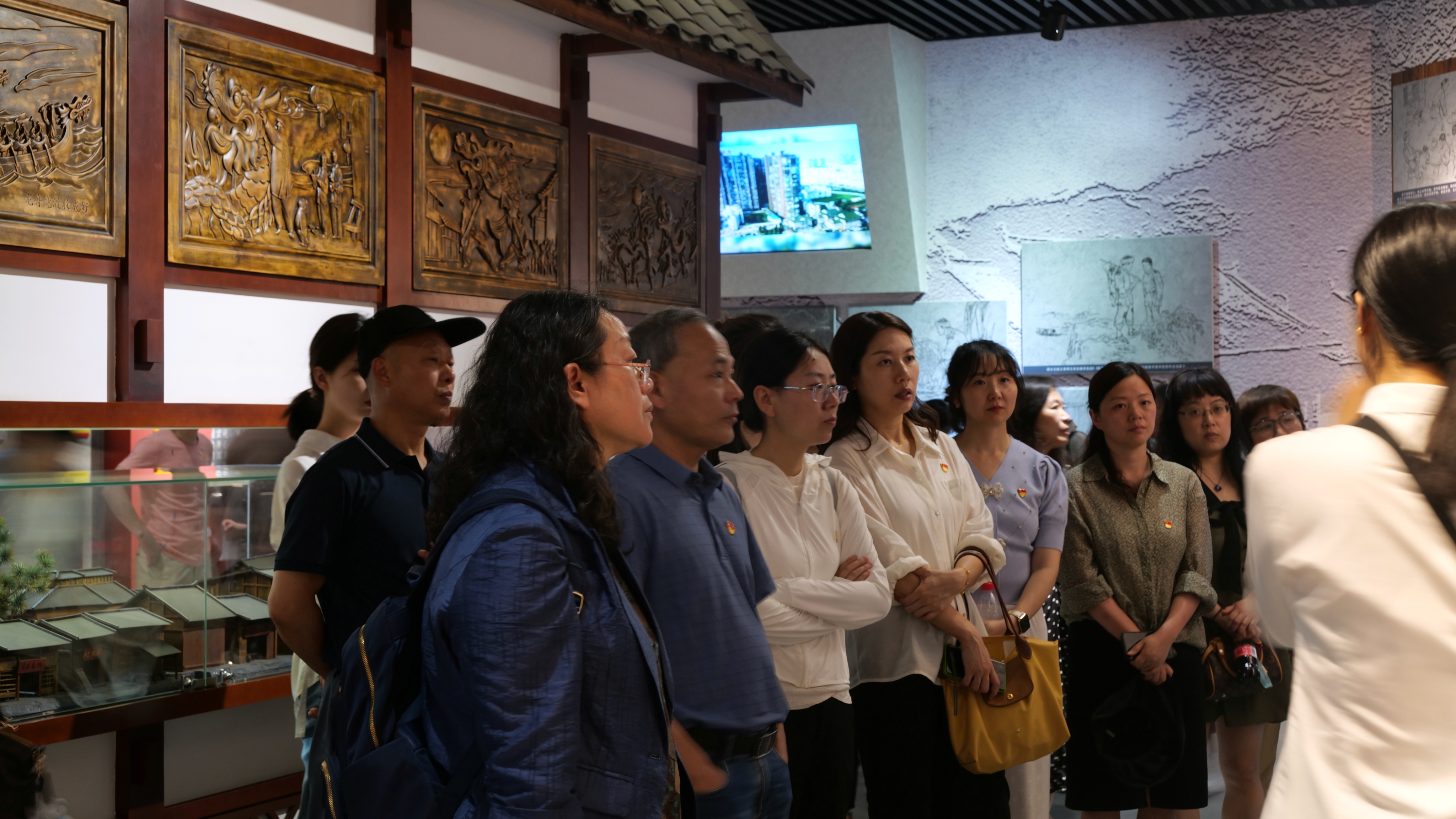 现场参观.jpg