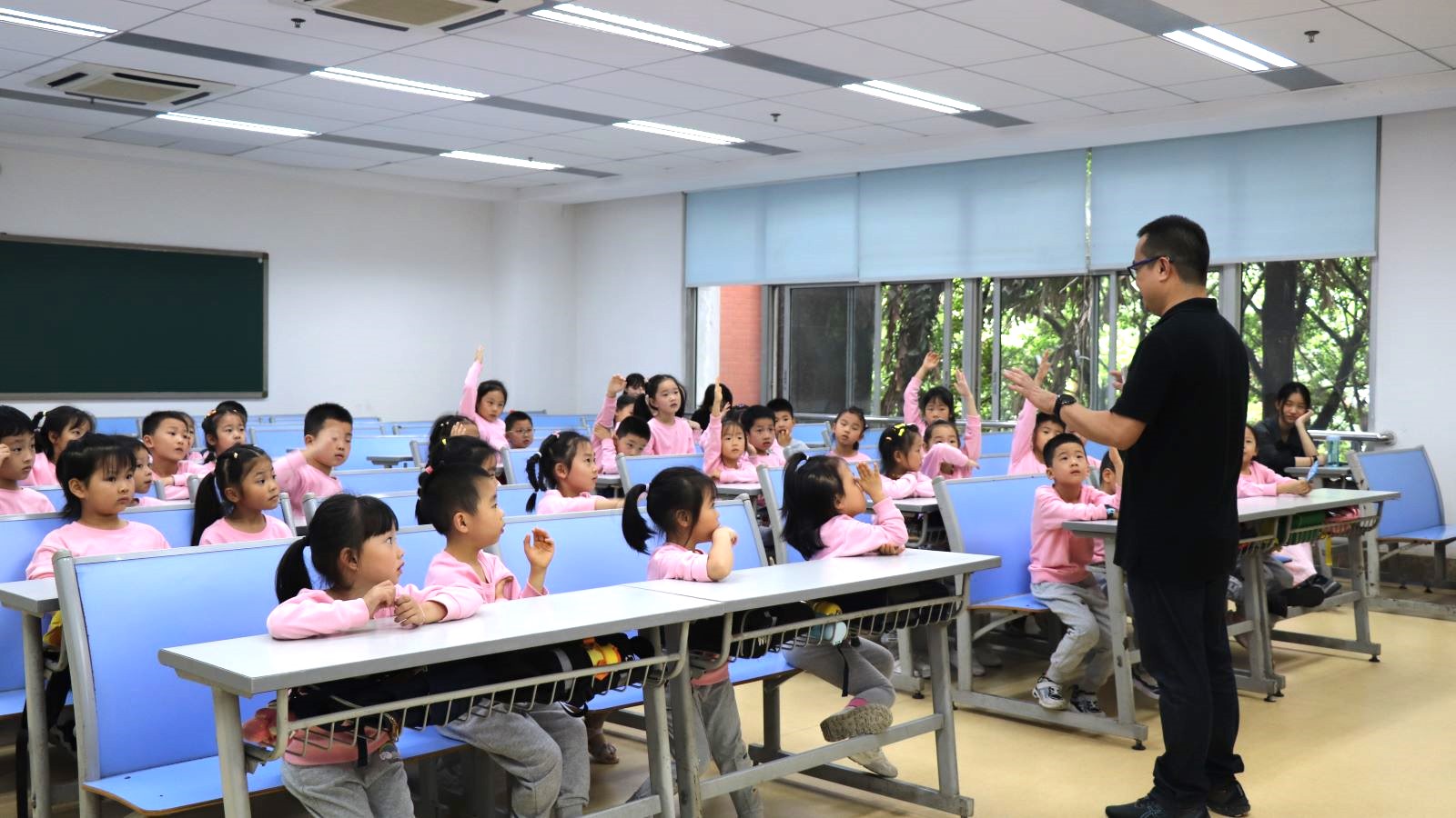 03 讲座现场.jpg