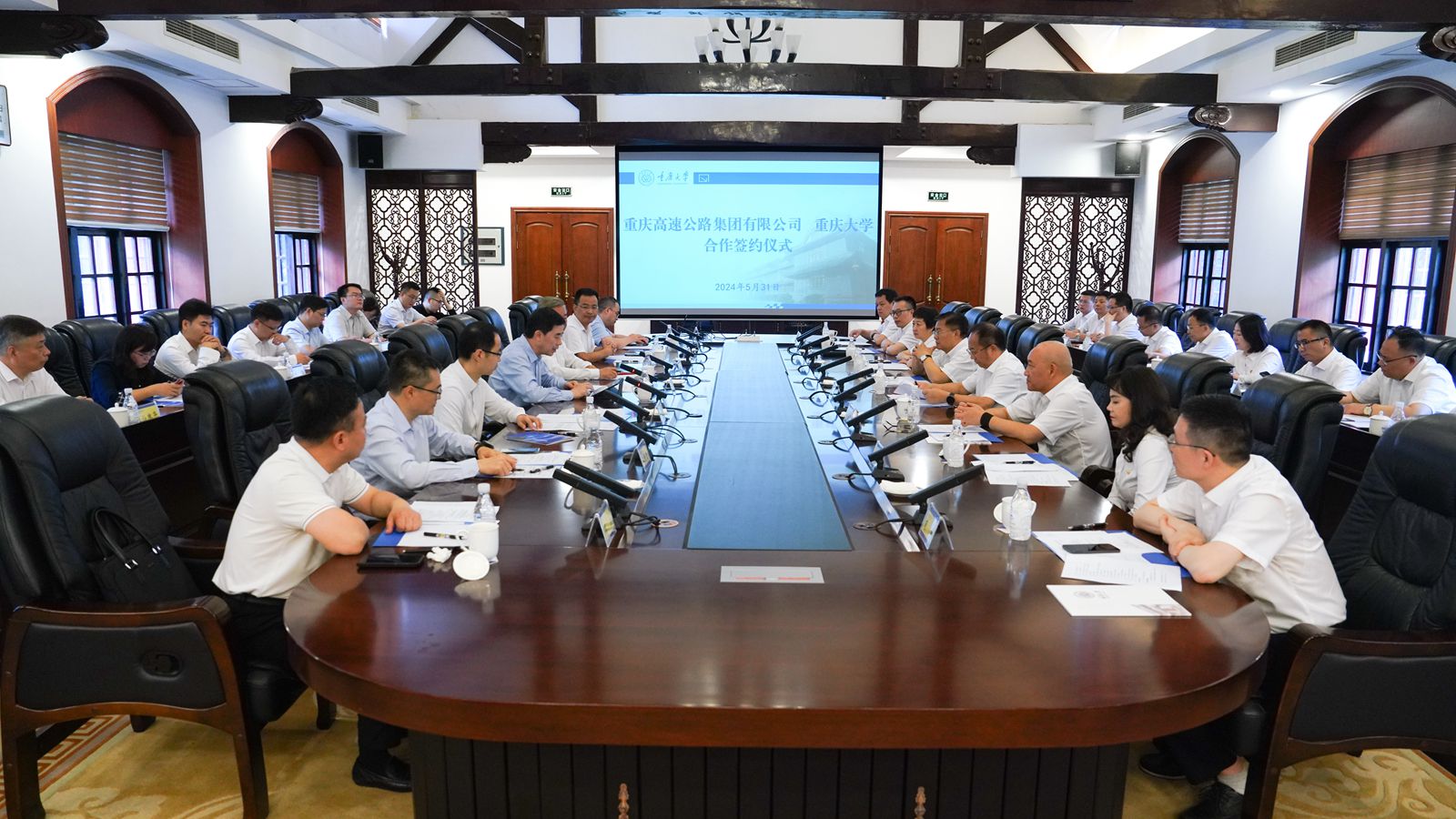 1717401072217663.jpg 20240531-党校办-重庆高速公路集团有限公司重庆大学战略合作协议签署仪式 (10)_副本.jpg