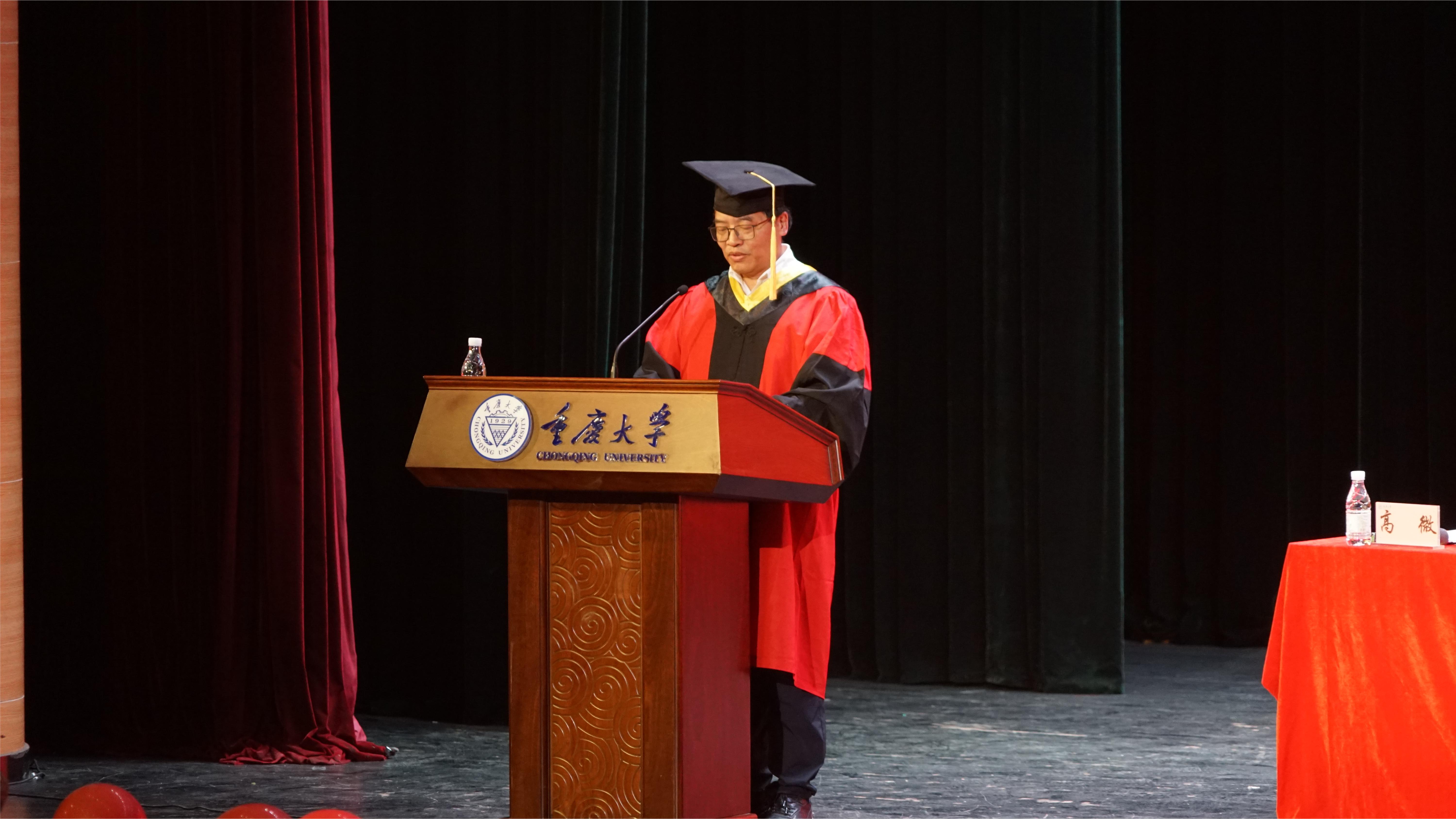 何强老师.jpg